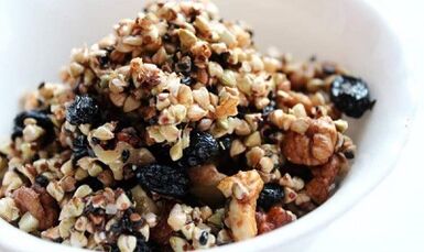 Buckwheat mat gedréchent Friichten fir Gewiichtsverloscht